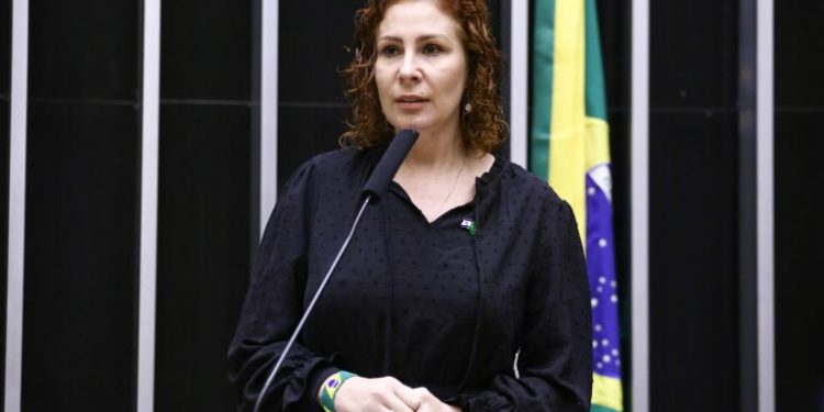 URGENTE ! Suprema Corte da Itália rejeita extradição e manda soltar a ex-deputada Carla Zambelli
