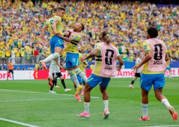CASEMIRO, DE VILÃO A HERÓI –  Brasil vence Japão, de virada, e vai pegar Noruega ou Costa do Márfim