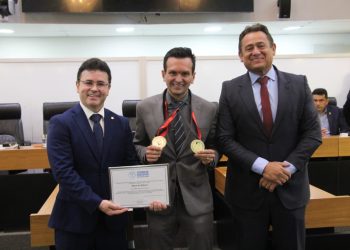 Paraibano que escalou o Monte Everest é homenageado com comenda Talento Esportivo na ALPB