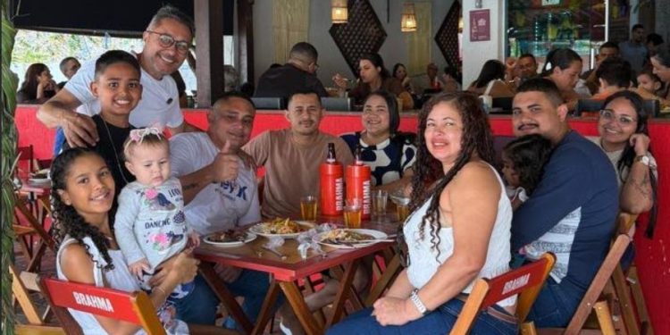 Amigos e lideranças recepcionam Samuka Duarte em Santa Rita e revelam força popular do comunicador na Paraíba