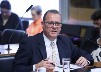 VÍDEO: Ao debater regulamentação do multimídia, Carlos Magno alerta para precarização da profissão de jornalista