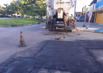 Secretaria de Infraestrutura realiza operação tapa-buraco em 50 bairros nesta quarta-feira