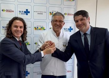 Senador Veneziano informa ao prefeito Léo viabilização de R$ 25 milhões para a saúde de João Pessoa