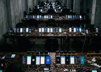 Justiça manda identificar quem está por trás de estrutura digital e quem pagou anúncios contra Veneziano