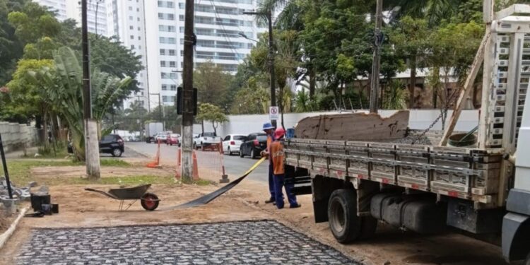 Seinfra conclui a semana com serviços na malha viária em mais de 30 bairros de João Pessoa