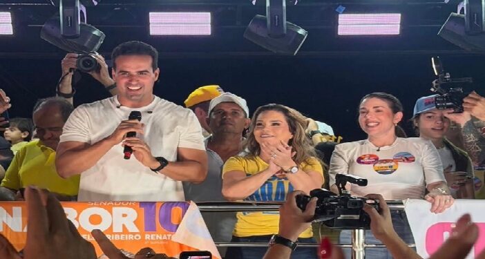 Ao lado da prefeita Karla, Lucas encerra Caravana “Daqui pra Melhor” com grande comício e multidão no Conde