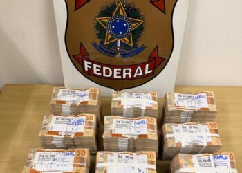 Polícia Federal apreende R$ 600 mil e planilhas com mulher em investigação contra crimes eleitorais