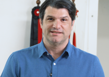 Leo Bezerra anuncia pagamento de salários de outubro e ponto facultativo na sexta-feira, dia 30