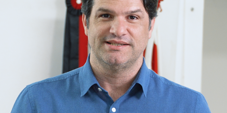 Leo Bezerra anuncia pagamento de salários de outubro e ponto facultativo na sexta-feira, dia 30
