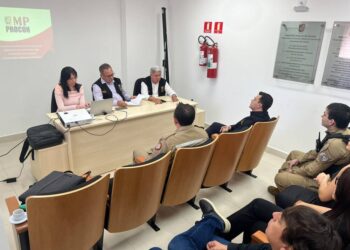 Operação conjunta do MP-Procon interdita farmácia e setores de estabelecimentos, em Itaporanga