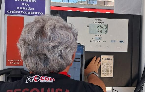 Pesquisa do Procon-JP registra que o menor preço da gasolina se mantém em R$ 6,09 há uma semana