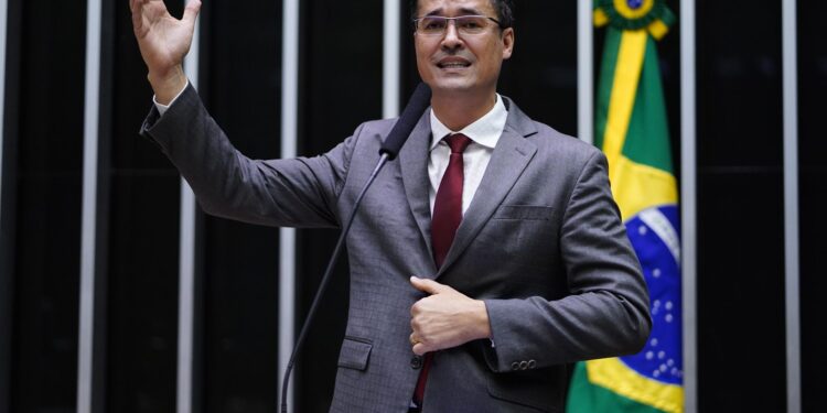 Decisão do presidente do TSE mantém candidatura de Deltan Dallagnol, 1º colocado nas pesquisas para senador no Paraná