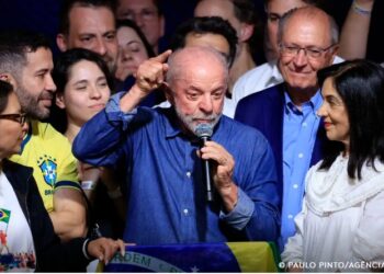 Lula tem 10,3 milhões de votos a mais no 2º turno e é reeleito para 4º mandato de presidente do Brasil : 51,8% x 48,2%