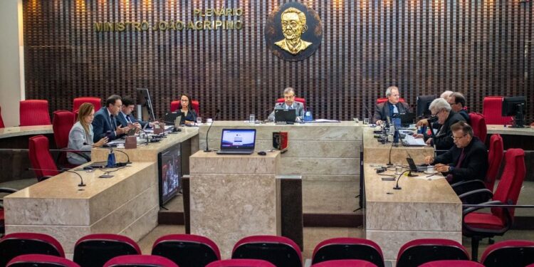 TCE reprova contas de prefeito que deixou de aplicar 70% do Fundeb no pagamento dos professores