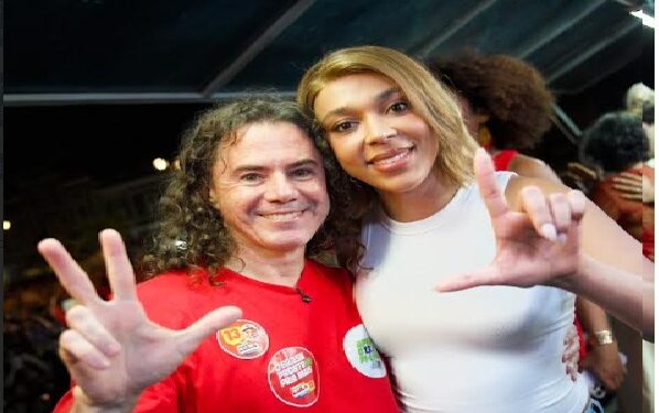 Ao lado da deputada Érika Hilton, Veneziano participa de ato pró-Lula que lotou Ponto de Cem Réis em JP